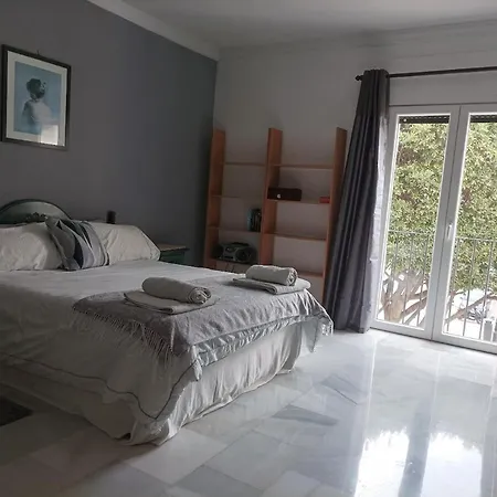 Large 2 Bed Apt Puerto Banus Marina Private Parking Lägenhet