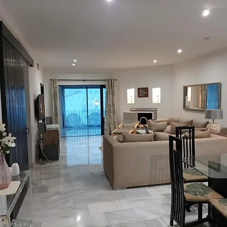 Lägenhet Large 2 Bed Apt Puerto Banus Marina Private Parking