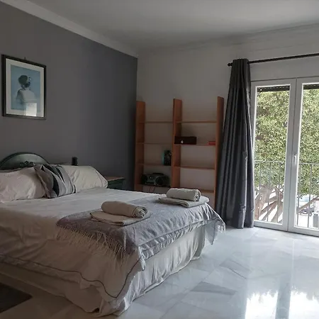 Large 2 Bed Puerto Banus Marina Private Parking *